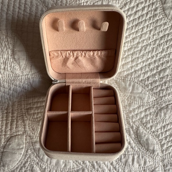 Travel jewellery box - Picture 3 of 5